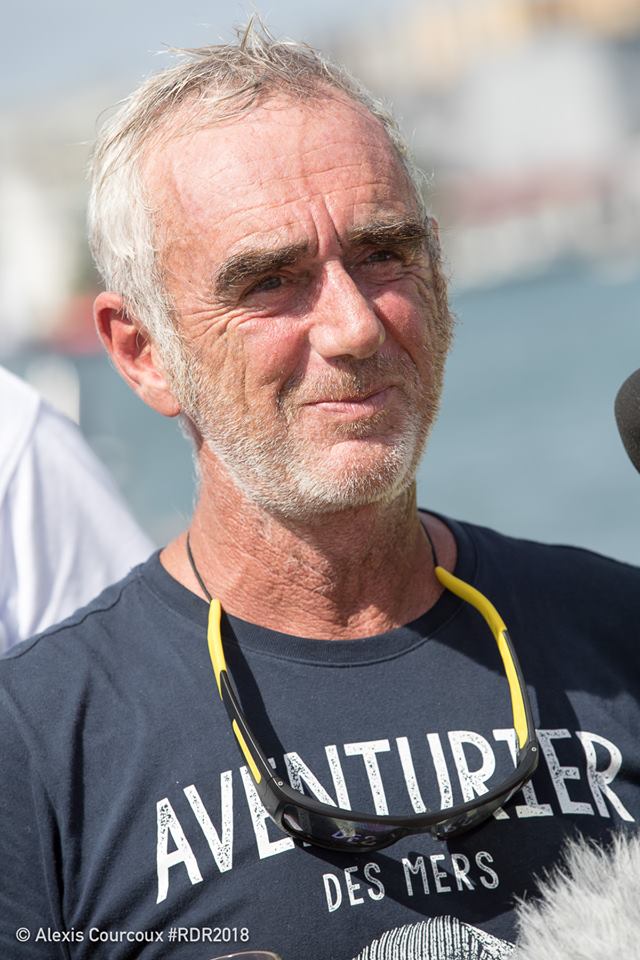 Loick Peryon en t-shirt Aventruier des Mers - Kerguelen